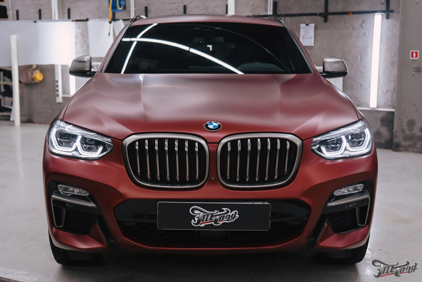 Оклейка BMW X4 в матовый полиуретан и установка системы активного выхлопа ENGINE VOX Stage 1+